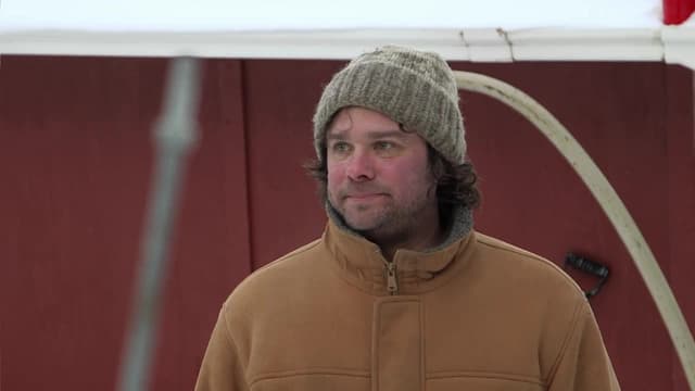 S01:E10 - Ultimate Ice Fishing Shack