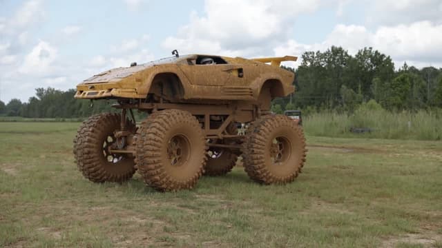 S01:E06 - Lifted Lambo Mud Truck!