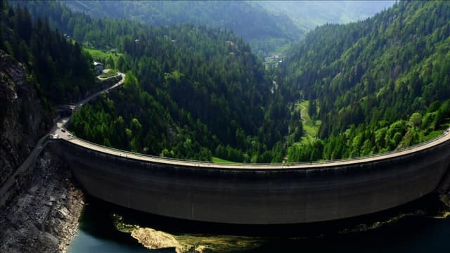 S01:E08 - The Hoover Dam