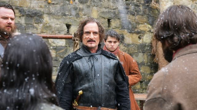 S05:E01 - Past Tense