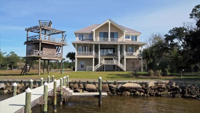 S05:E01 - Beach Hunting in Gulf Breeze