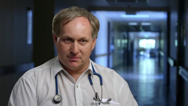 S01:E04 - Roo & Emu Accident