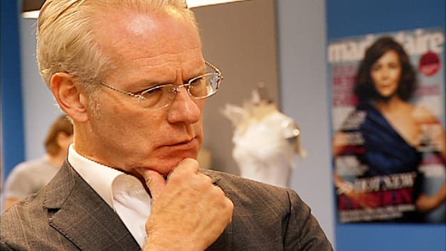 S06:E06 - Lights, Camera, Sew!