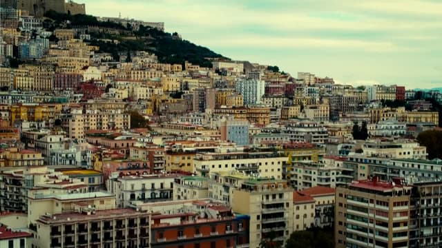 S01:E06 - Naples