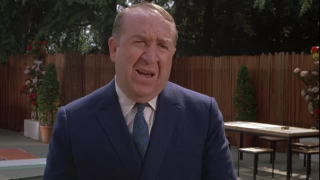 S03:E10 - Here Comes Bootsie Nightingale