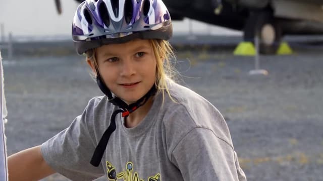 S05:E02 - Bike Soccer