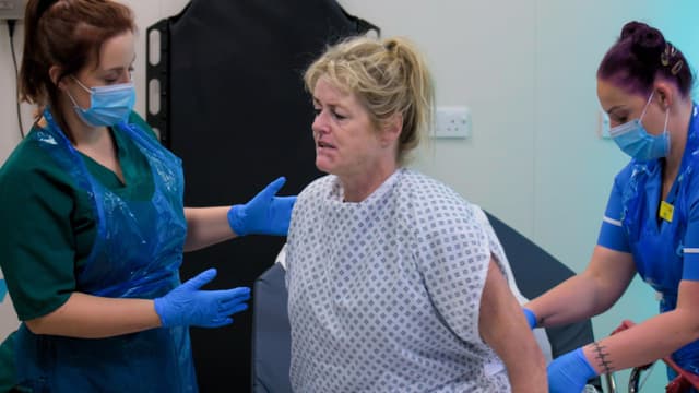 S02:E03 - A Real Pain in the Neck