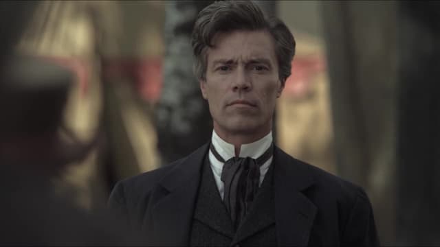 S01:E03 - The Play's the Thing