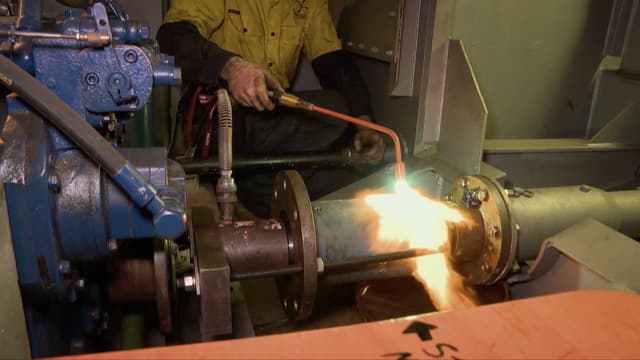 S02:E01 - Crane Down