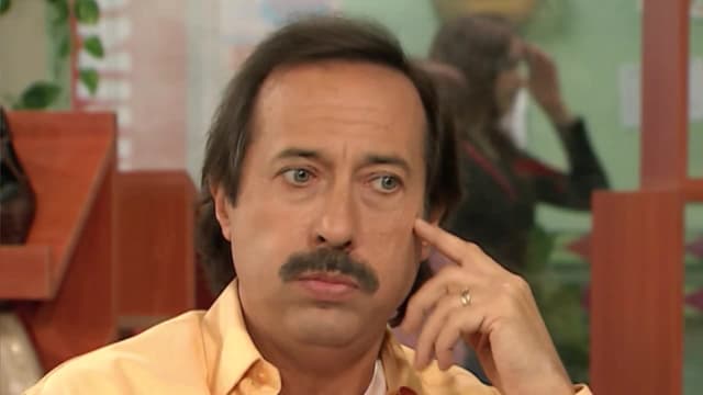 S01:E19 - Los caballos las prefieren rubias