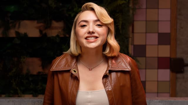 S01:E23 - Peyton List Eats Her Last Meal