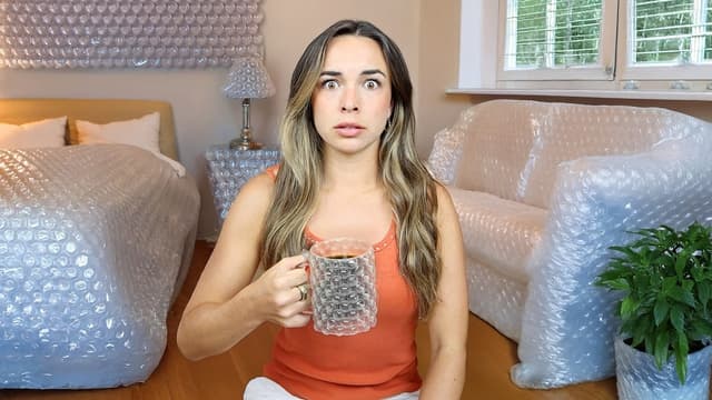 S01:E19 - Pierson Wraps Room in Bubble Wrap