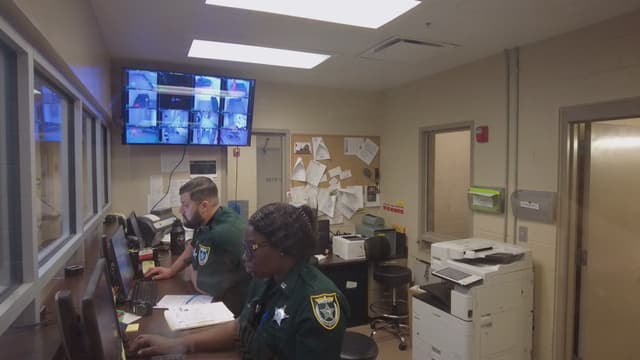 S02:E05 - Locked Up in Love