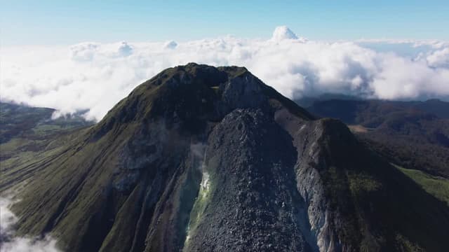S01:E01 - Philippines: Mount Apo
