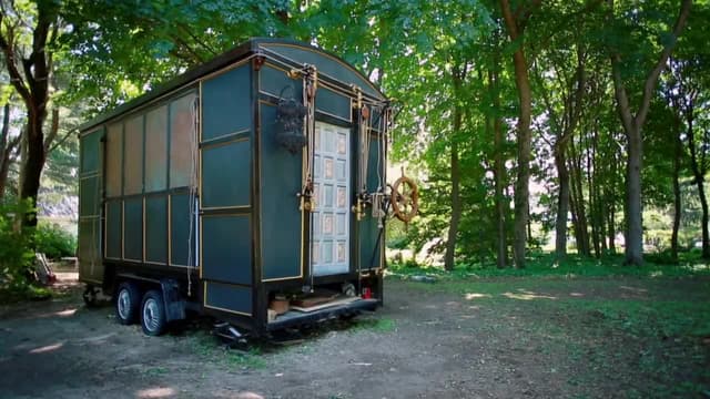 S01:E05 - Modern-Day Caravan