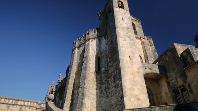 S05:E09 - Extraordinary Structures