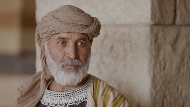 S01:E01 - The Captive