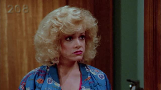 S05:E17 - Three's a Crowd