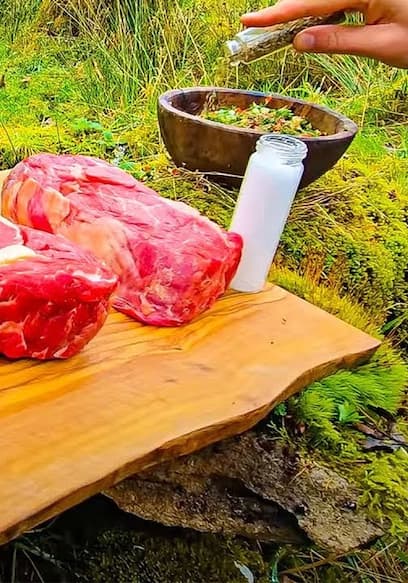 S01:E17 - Grilled Steak With Secret Sauce poster