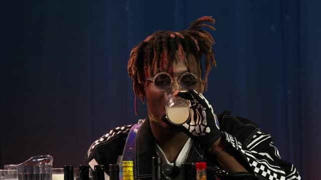 S09:E09 - Juice WRLD Eats Spicy Wings LIVE
