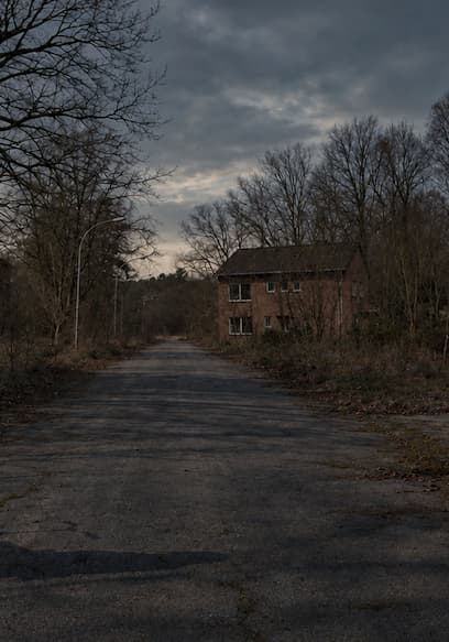 S01:E20 - The Abandoned British Town Frozen in Time poster