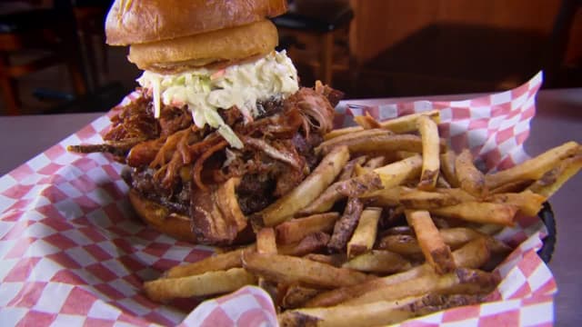 S05:E12 - Hungry Hollow Smokehouse and Grille, Frank’s Steakhouse Piatto Pizzeria