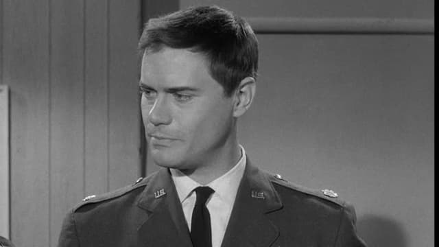 S01:E23 - Watch the Birdie