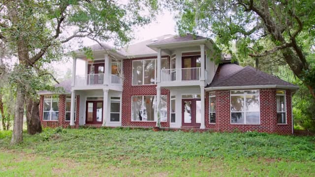 S02:E02 - Gulf Breeze House Hunt
