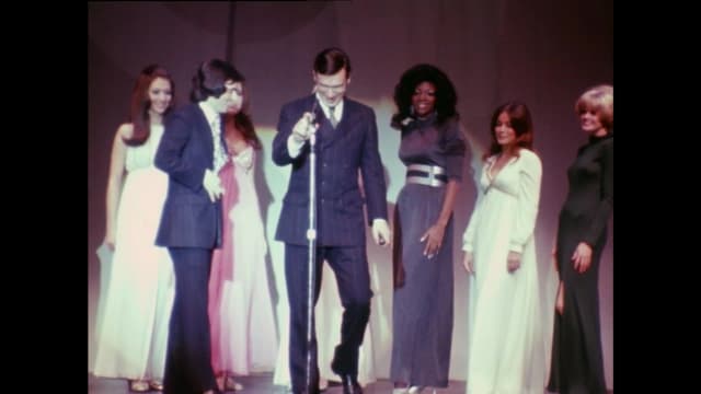 S01:E08 - Predators' Ball