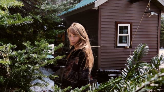 S01:E09 - A New Tiny Cabin in the Woods