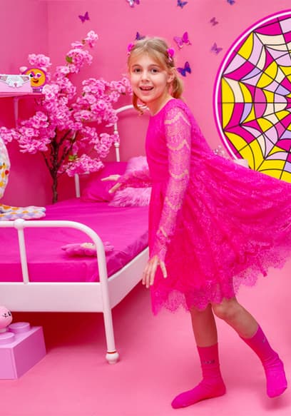 S01:E19 - Pink and Black Challenge With Wednesday poster