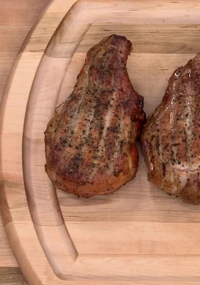 S10:E03 - Smoky Barbecue Favorites poster