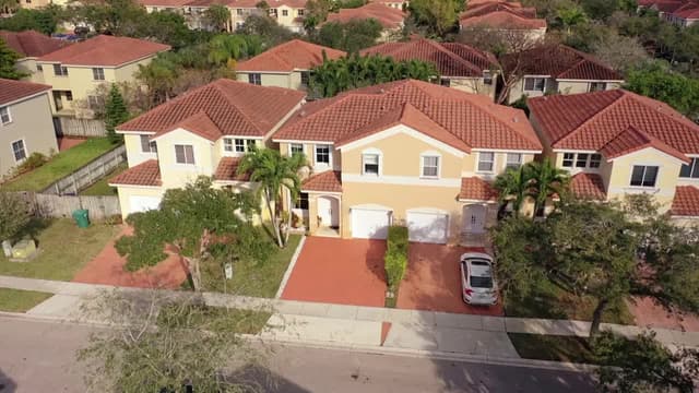 S12:E01 - Millionaire Mama