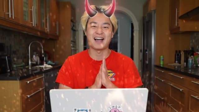 S01:E05 - I Built a Secret Room to Meet Ronaldo!