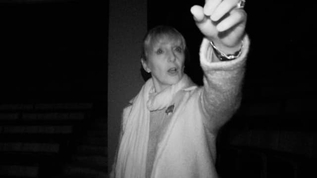 S01:E05 - Champness Hall