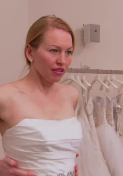 S03:E08 - Hot Dresses, Cold Feet poster