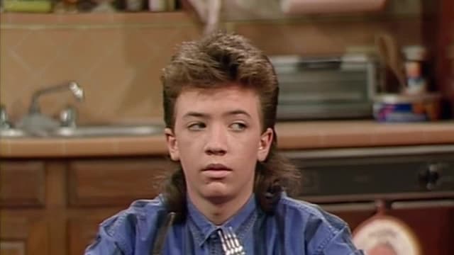 S03:E17 - Married... with Prom Queen