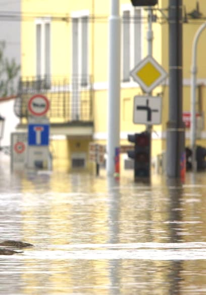 S01:E04 - Inundaciones poster