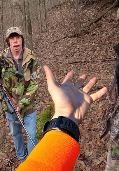 Affiche de S01:E09 - They SHOT the Bear - So I Confronted Them! (They Ran)