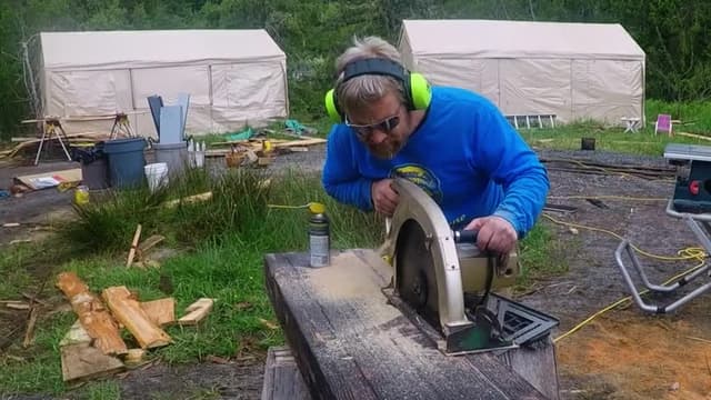 S08:E05 - Streamside Cottage