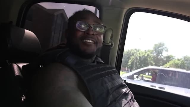 S01:E07 - He's Gonna Run