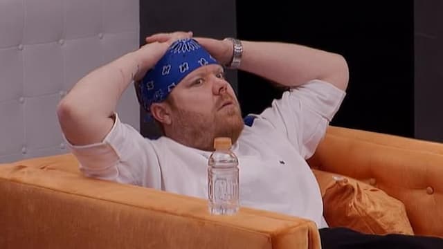 S12:E06 - 15 Chefs Compete