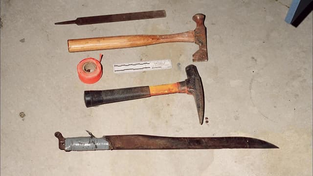 S06:E03 - Innocence Stolen / Danger at the Door