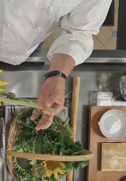 S01:E06 - Edible Flowers with Jamie Simpson poster