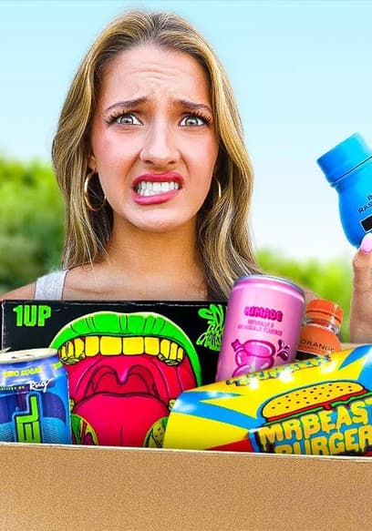 Affiche de S02:E17 - Testing YouTuber Merchandise: Hit or Miss?