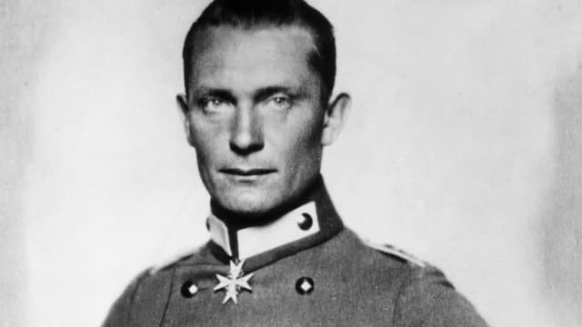 S01:E01 - Heroes and Misfits