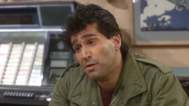 S08:E815 - Arnold's Tangled Web