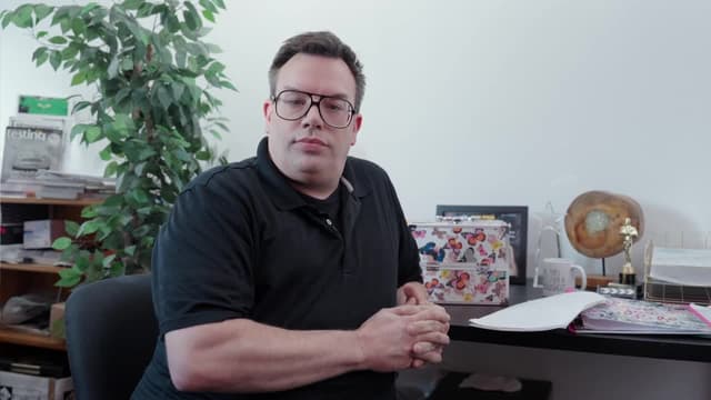 S01:E03 - Big Premiere Invite