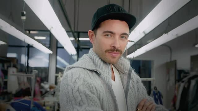 S01:E02 - Turning Heads