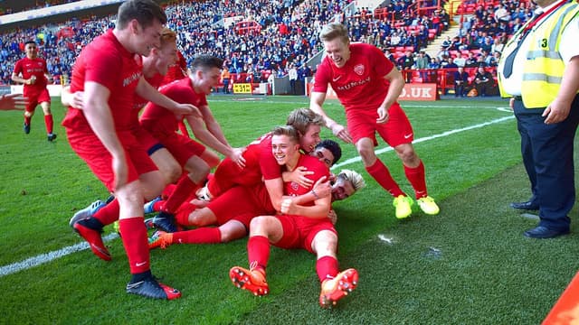 S01:E08 - Scoring Goals